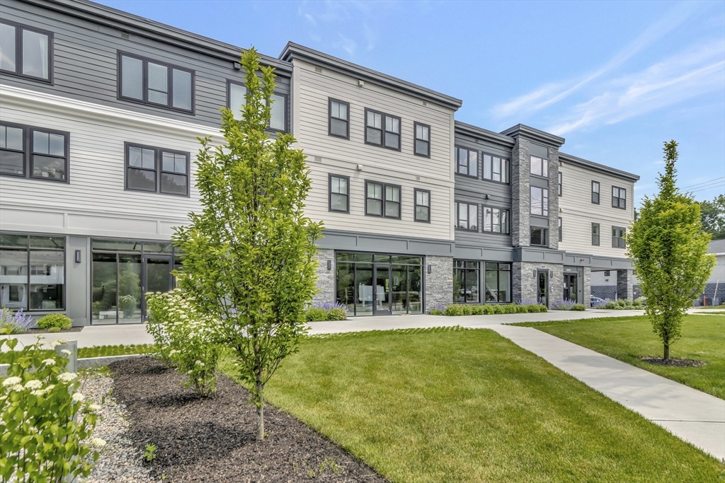 1000 Washington St, Dedham