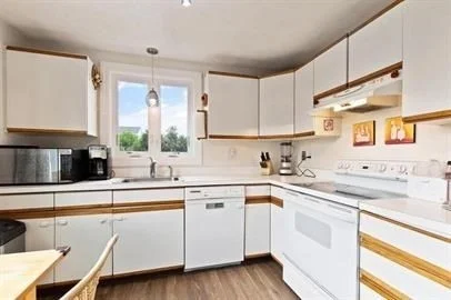 13 Circuit Ln, Watertown