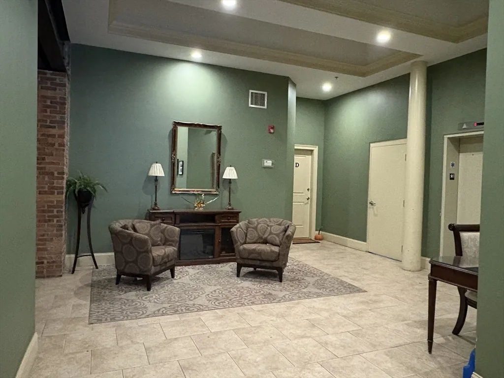 61 Market St, Lowell