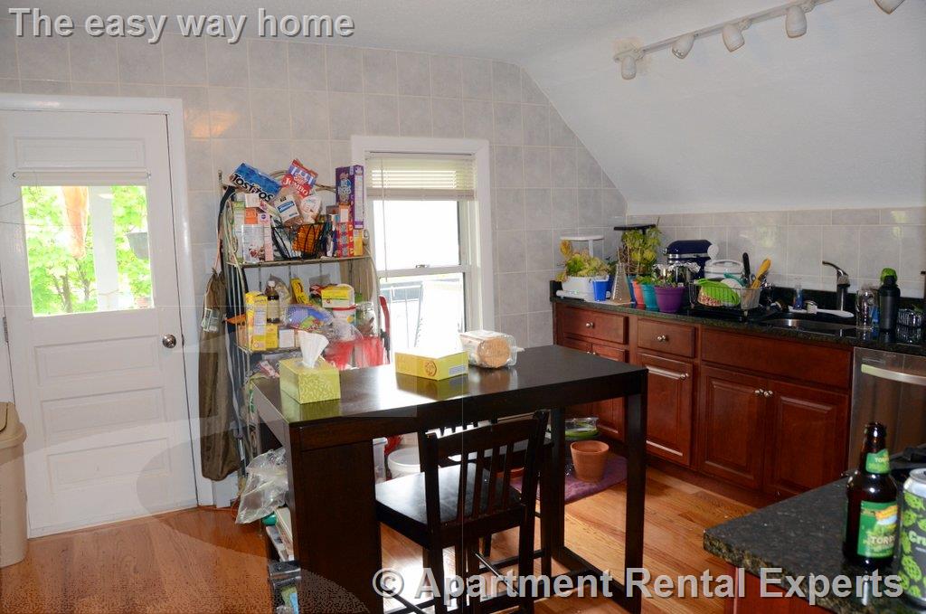 217 Willow Ave, Davis Square