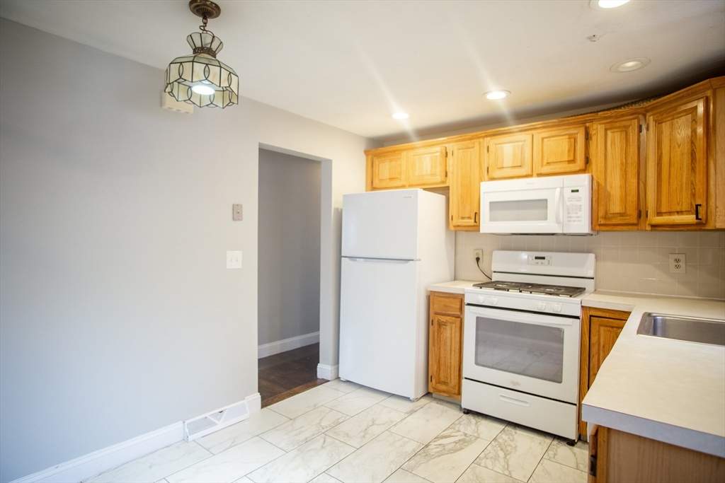 63 Mcgarvey Rd, Stoughton