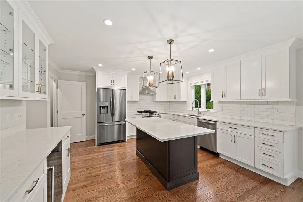 15 Lakeview Ave, Waltham