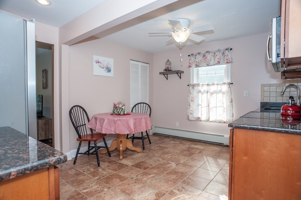 123 N Main St, Uxbridge