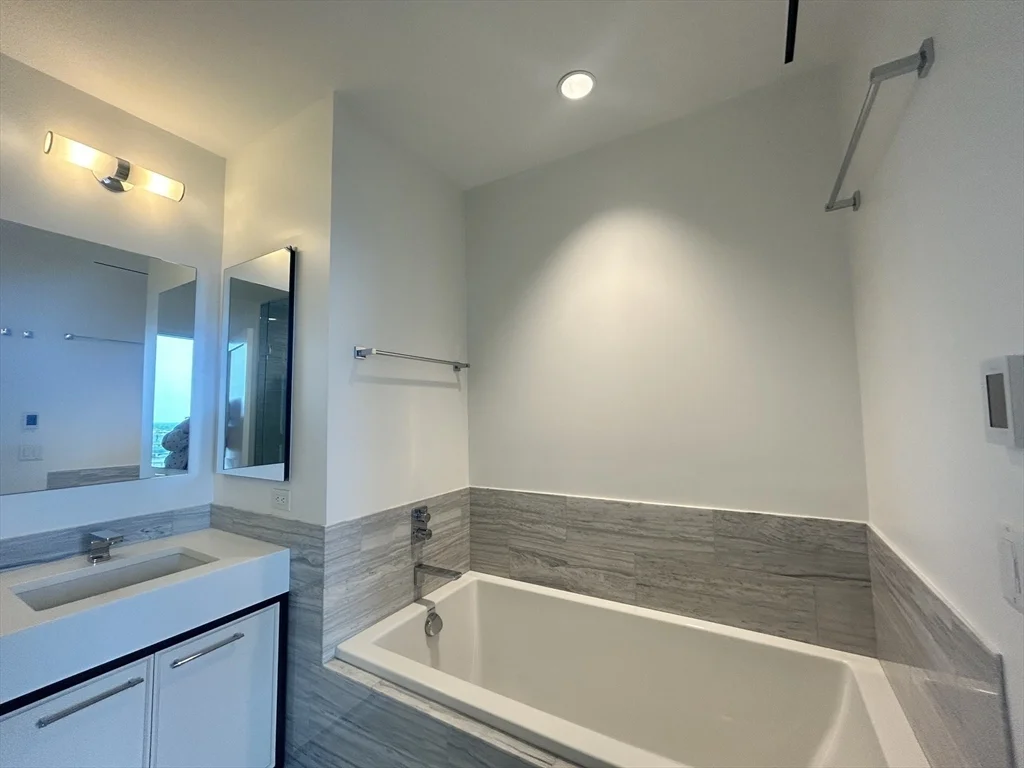 1 Dalton St, Back Bay