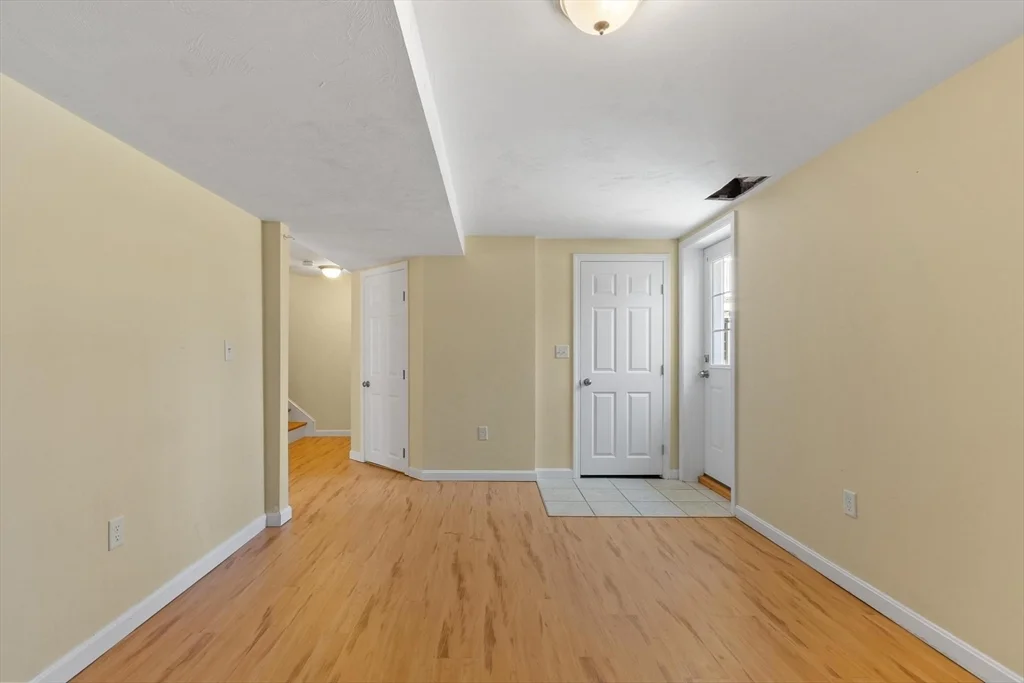 27 Pine St, Pepperell