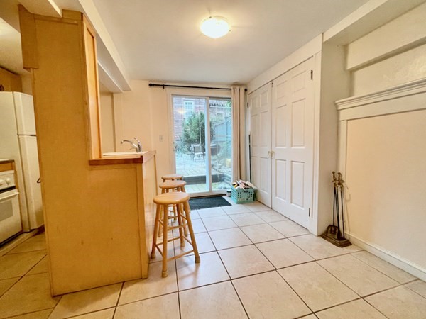 95 W Cedar St, Beacon Hill