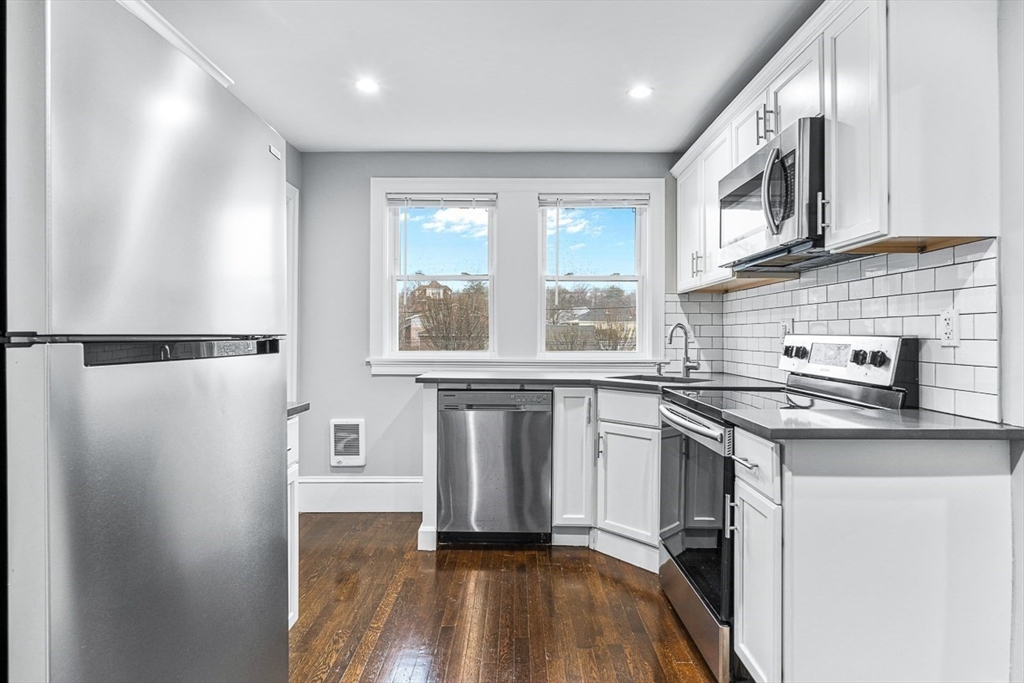11 Town Hill St, Quincy