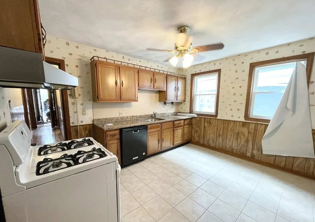 72 Roseclair, Boston