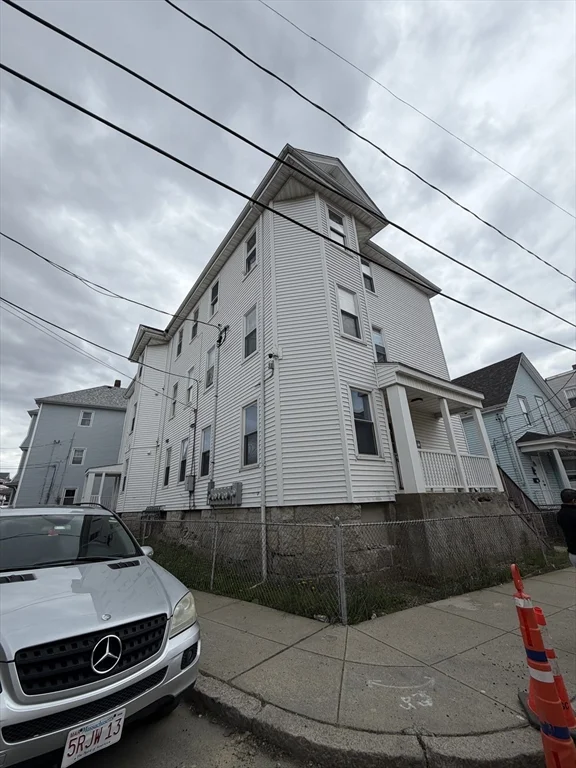 69 Jencks St, Fall River