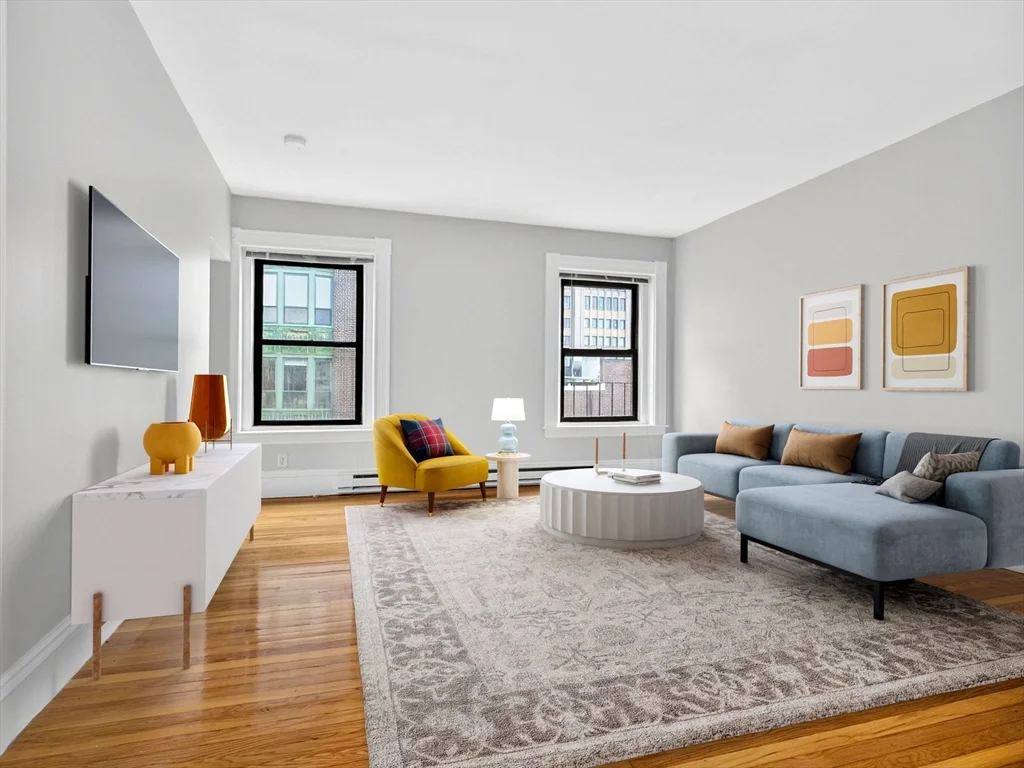 232 Newbury St, Back Bay