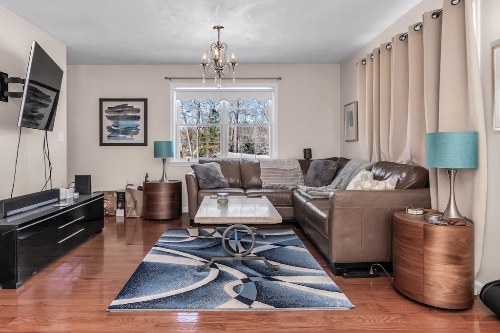 6 Gedney Dr, Peabody