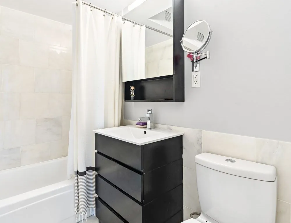 566 Commonwealth, Fenway