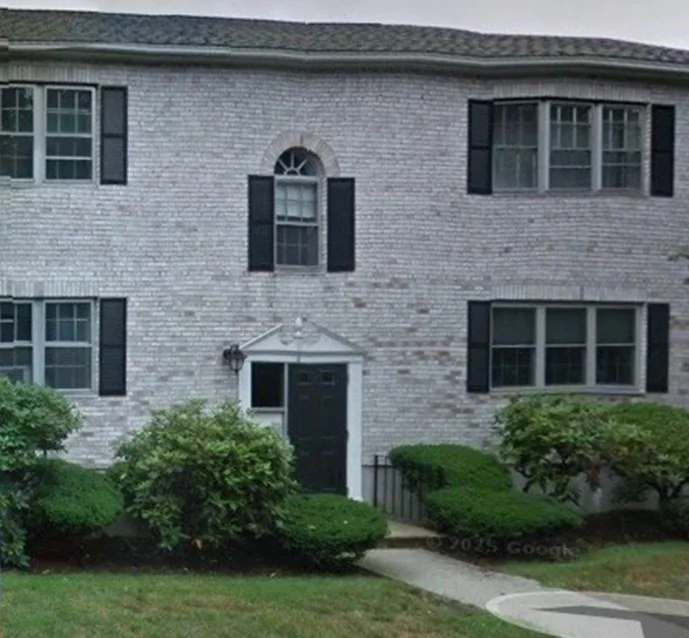 11 Lakeshore, Oak Square