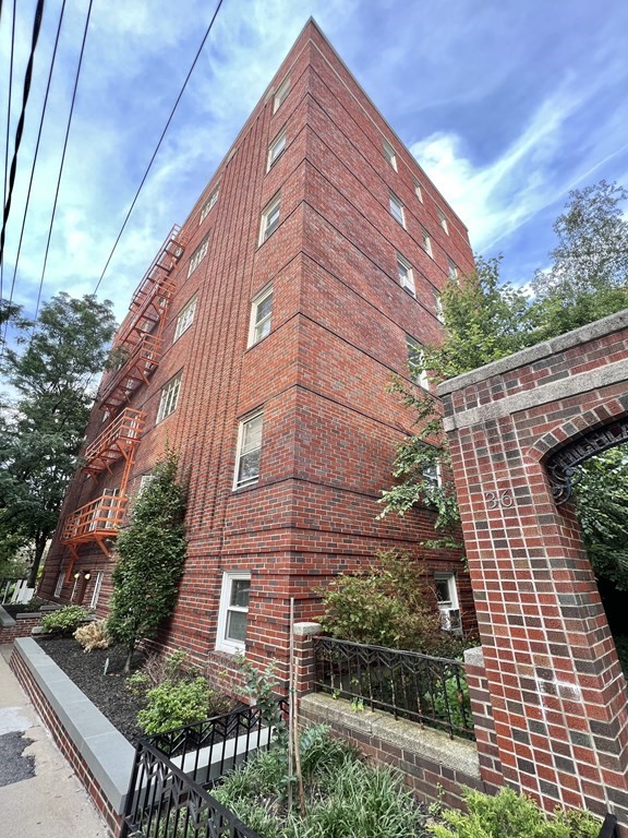 2 bed, 1 bath apartment for rent at 36 Highland Ave Unit A, Mid Cambridge — photo 3 of 15