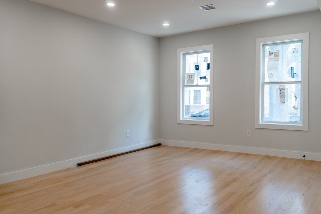 3 bed, 1 bath apartment for rent at 280 Chelsea St Unit 2, East Boston — photo 3 of 12