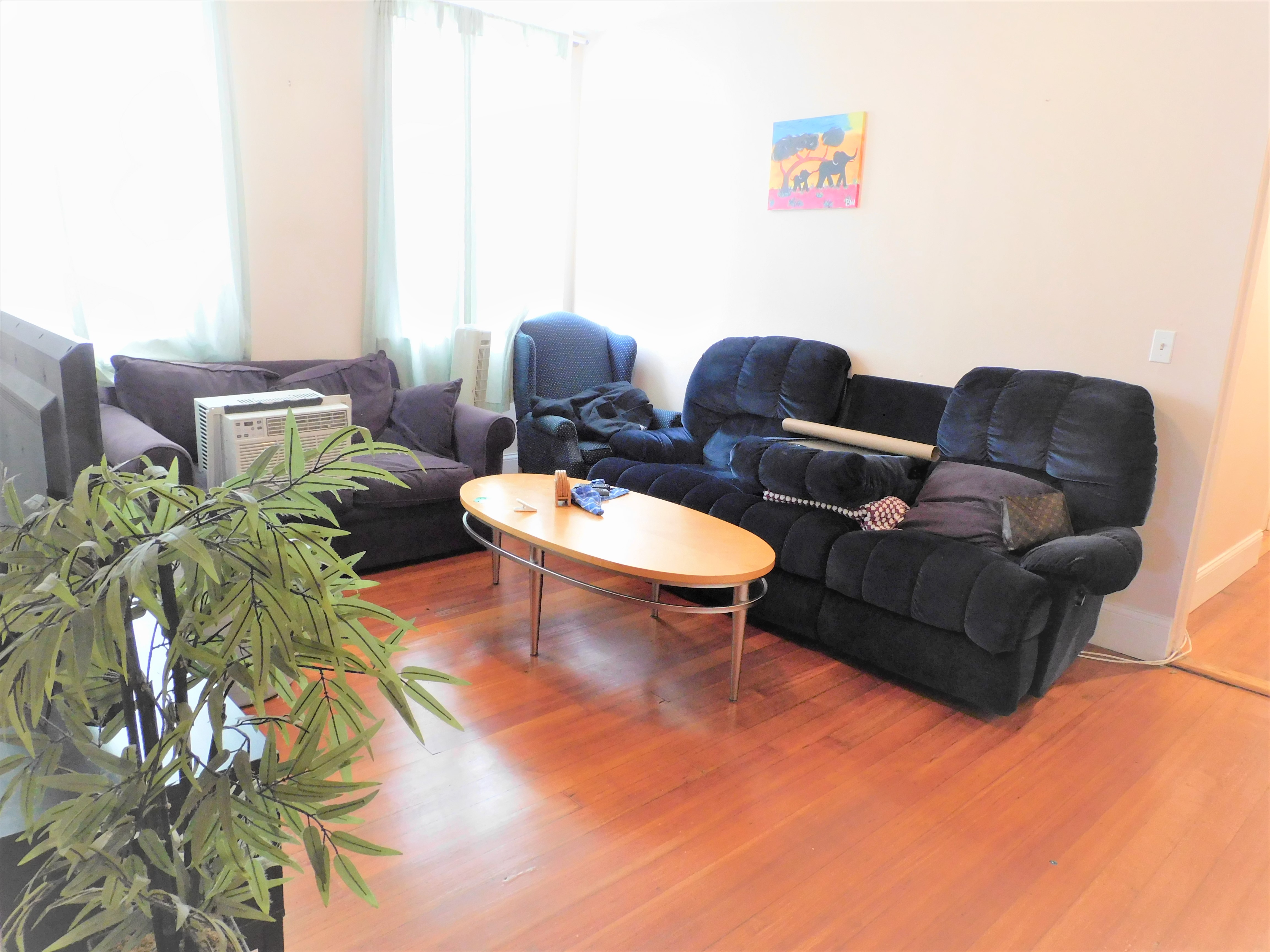 4 bed, 1 bath apartment for rent at 397 W Broadway Unit 1, South Boston — photo 3 of 13