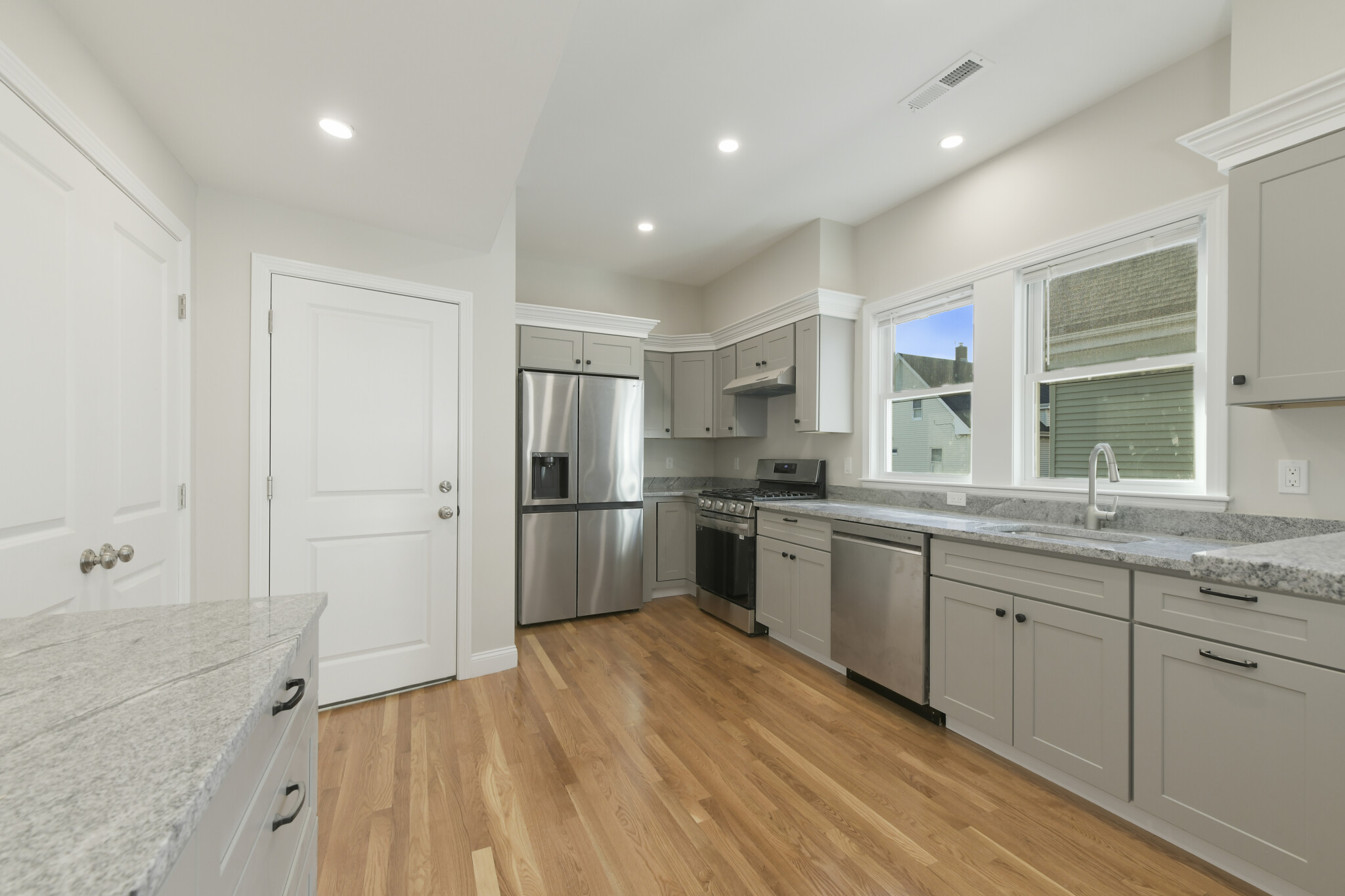 4 bed, 2 bath apartment for rent at 4 Benson St Unit ,, Brighton — photo 2 of 6