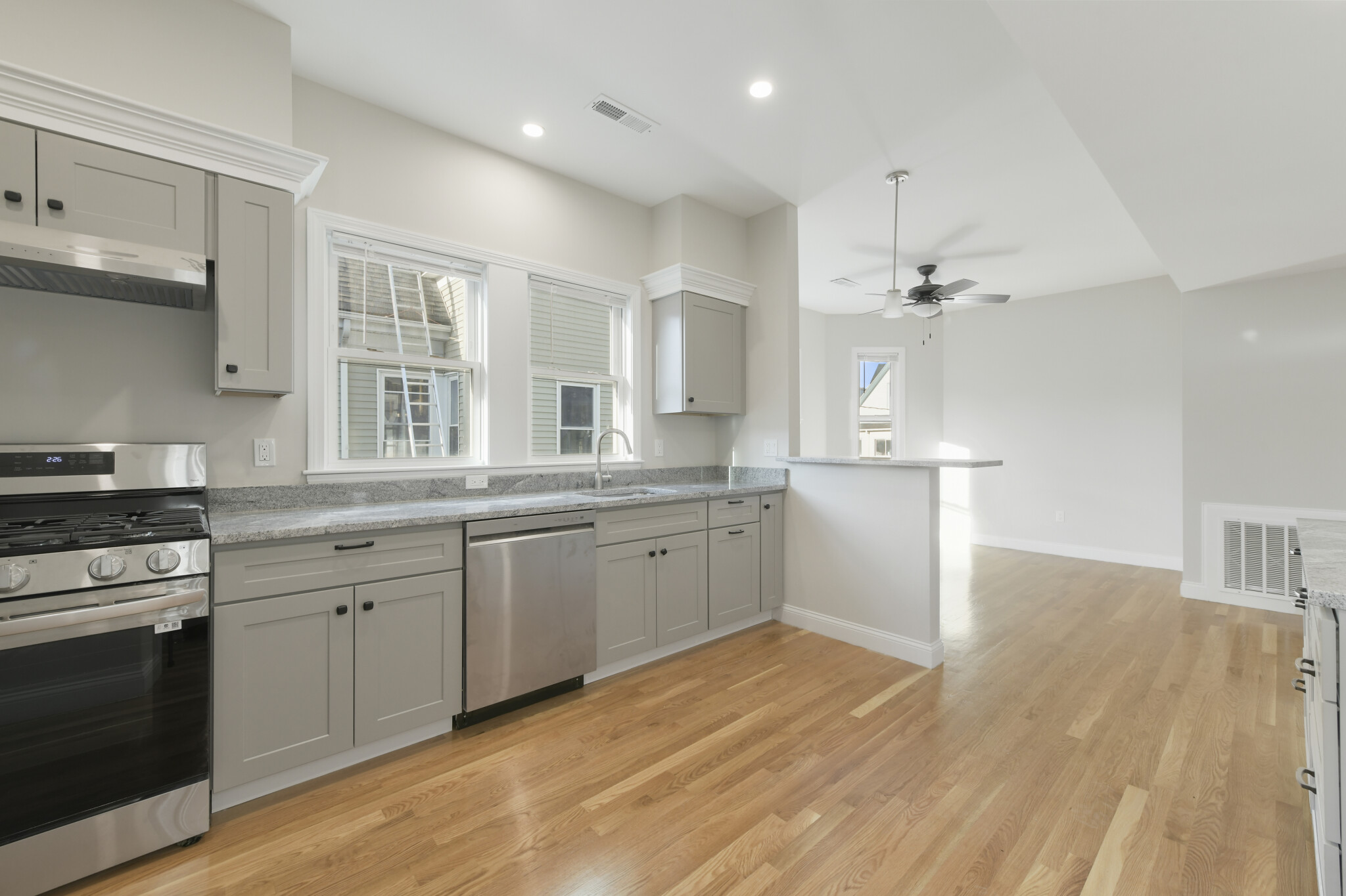 4 bed, 2 bath apartment for rent at 4 Benson St Unit ,, Brighton — photo 5 of 6