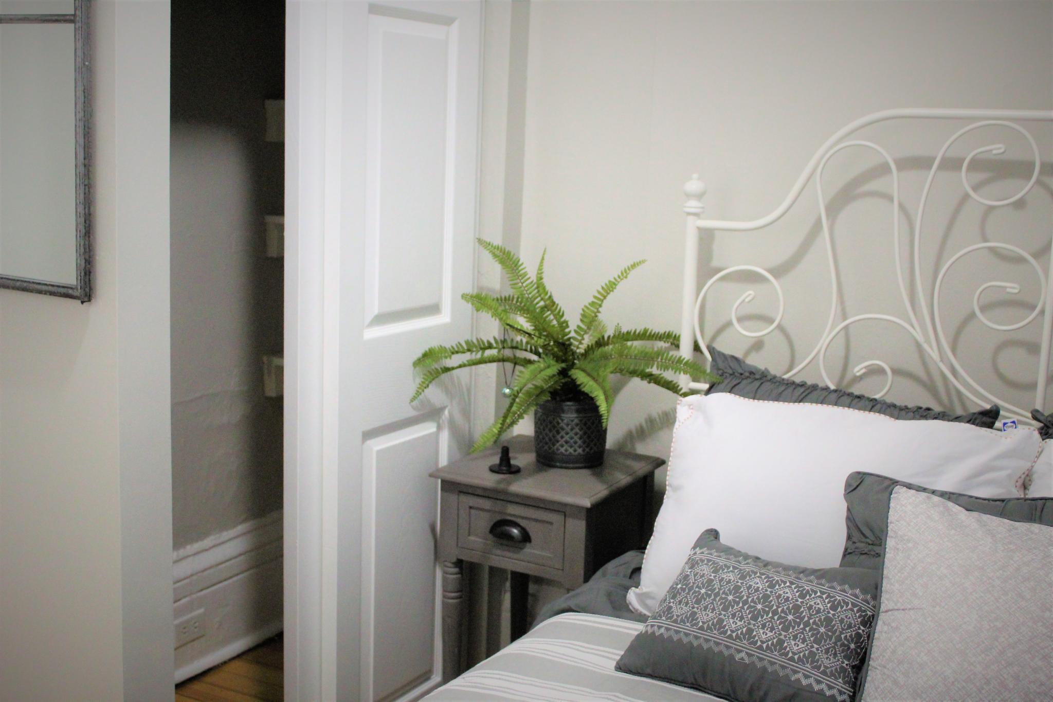 2 bed, 1 bath apartment for rent at 6 Champney Pl Unit 1, Beacon Hill — photo 4 of 5