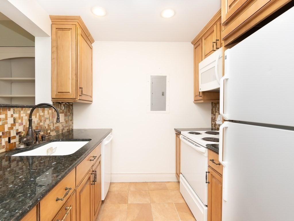 1 bed, 1 bath apartment for rent at 4 Charlesgate E Unit 102, Back Bay — photo 6 of 11
