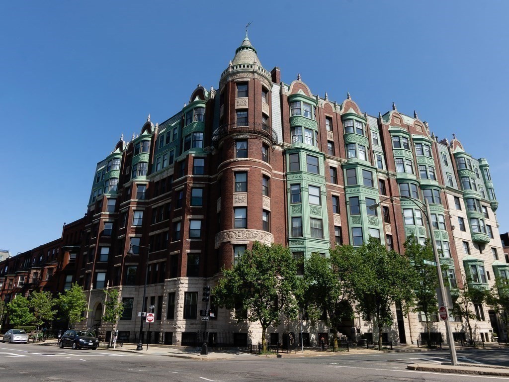 1 bed, 1 bath apartment for rent at 4 Charlesgate E Unit 102, Back Bay — photo 1 of 11