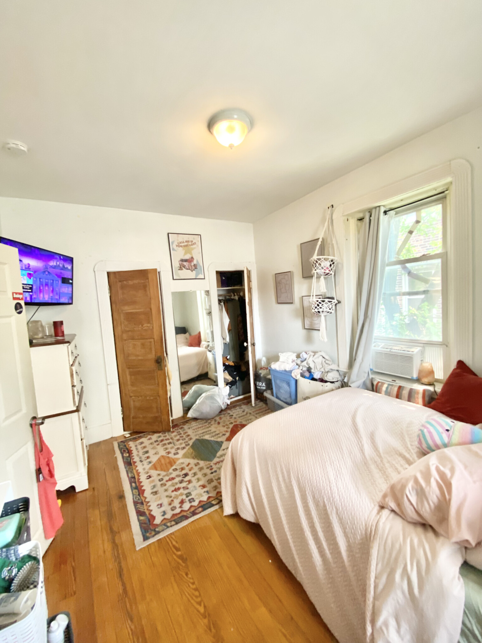 3 bed, 1 bath apartment for rent at 4 Litchfield St Unit 02, Brighton — photo 2 of 3