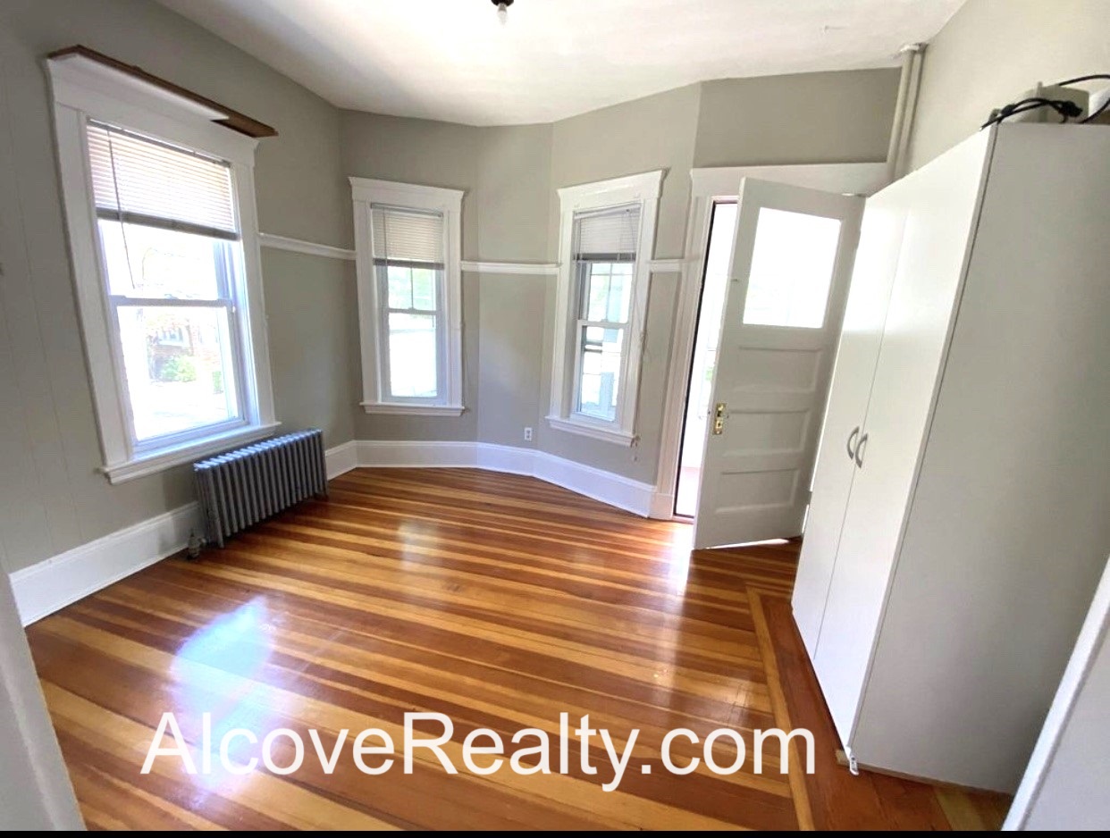 5 bed, 2 bath apartment for rent at 66 Simpson Ave Unit 1, Tufts — photo 4 of 22