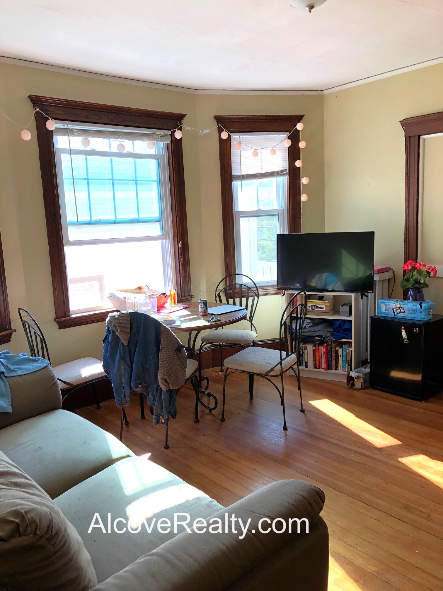 4 bed, 1 bath apartment for rent at 104 Adams St Unit 2, West Somerville — photo 4 of 9