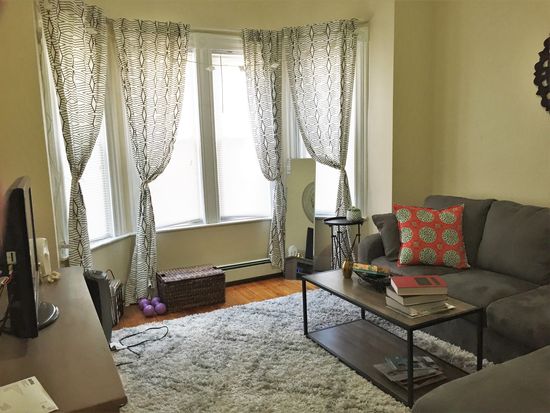 4 bed, 1 bath apartment for rent at 289 Sumner St Unit 2, East Boston — photo 4 of 6