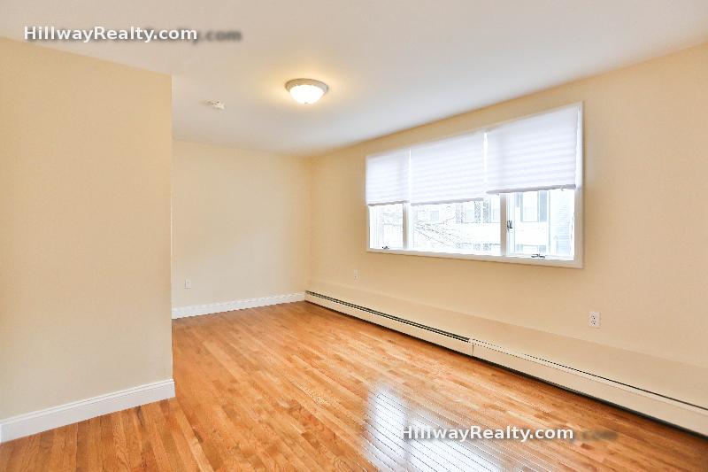 2.5 bed, 1 bath apartment for rent at 365 Meridian St Unit 2, East Boston — photo 4 of 6