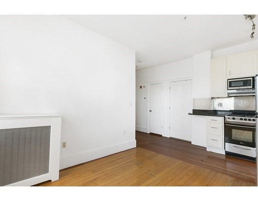 1 bed, 1 bath apartment for rent at 75 Burbank St Unit 505, Fenway — photo 6 of 7