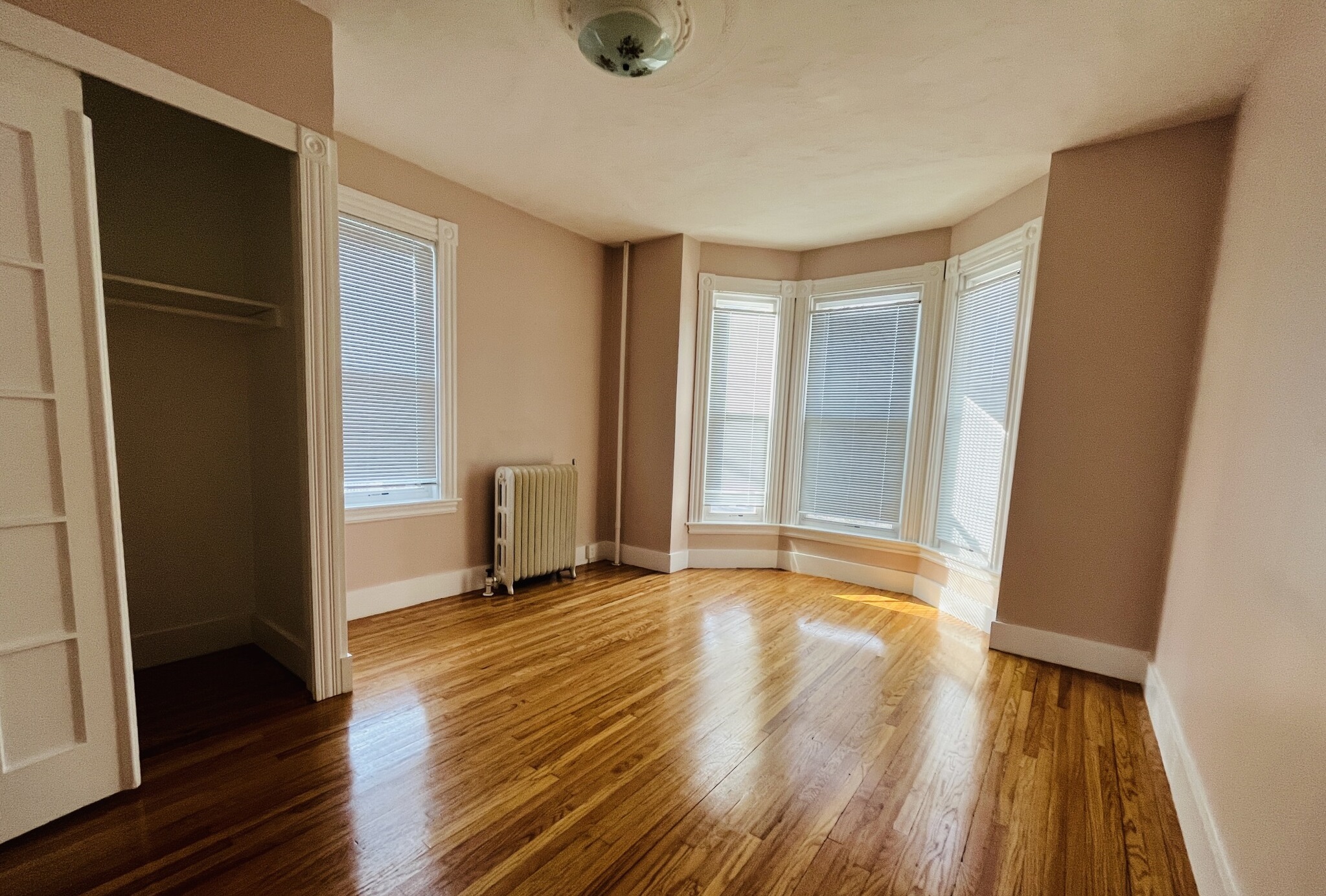 2 bed, 1 bath apartment for rent at 43 Dartmouth St Unit 1, Winter Hill — photo 4 of 10