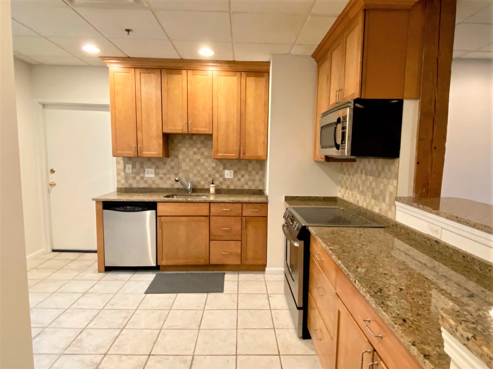 2 bed, 1 bath apartment for rent at 379 Main St Unit 3, Medford — photo 1 of 12