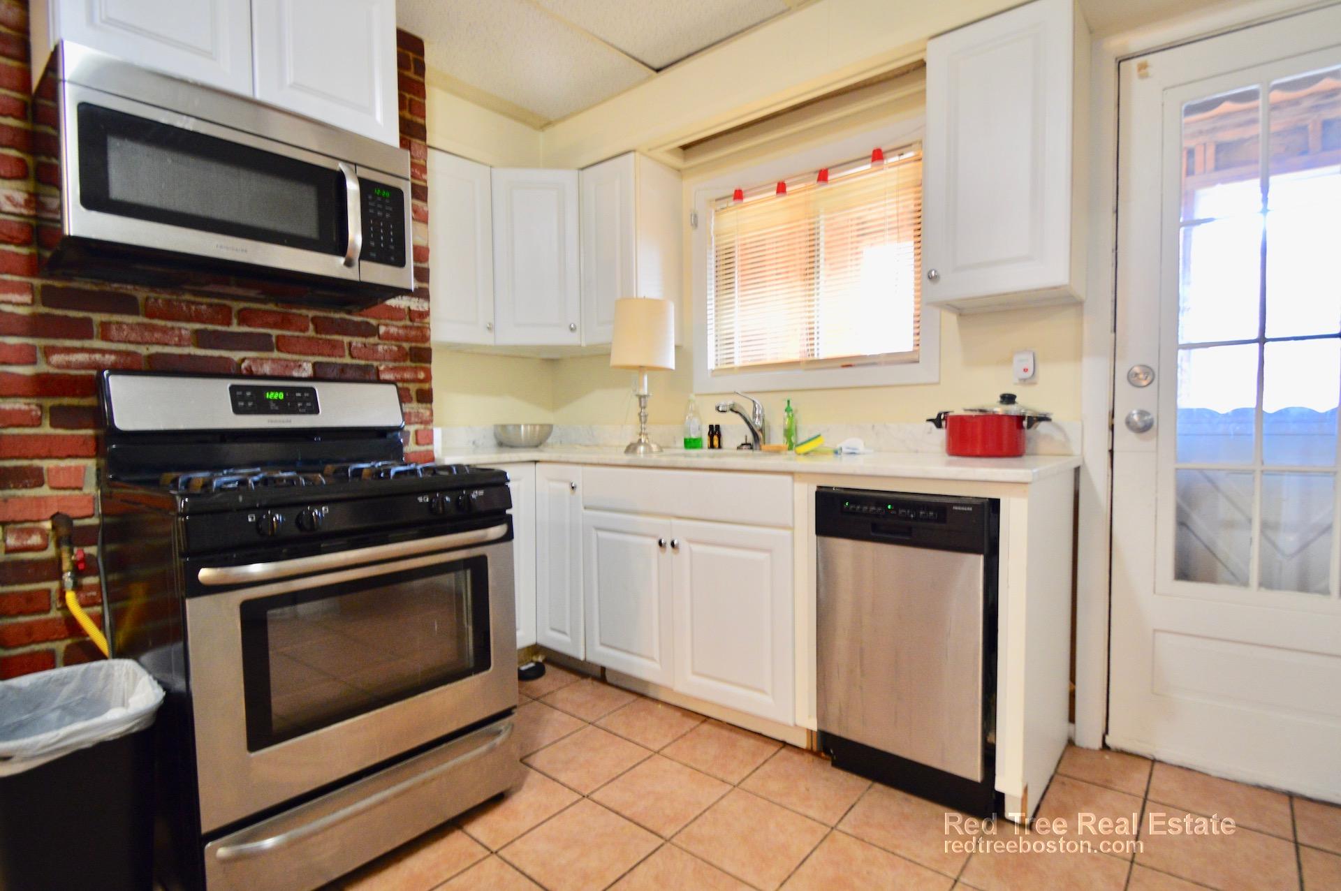 4 bed, 1 bath apartment for rent at 135 Orleans St Unit 3, East Boston — photo 4 of 6