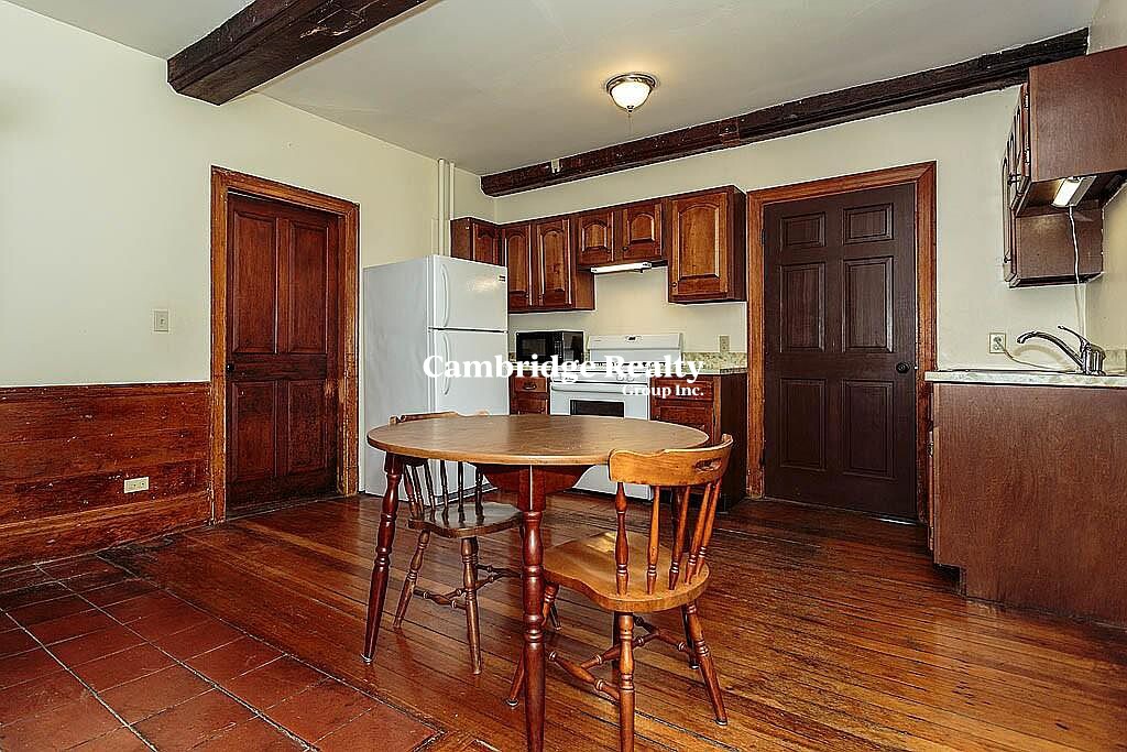 4 bed, 1 bath apartment for rent at 350 Riverside Ave Unit -1, Medford — photo 5 of 8