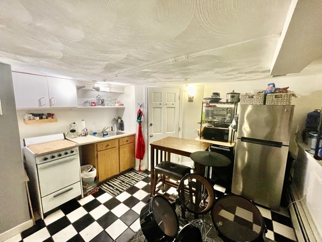 Studio bed, 1 bath apartment for rent at 10 Cooper St Unit B, North End — photo 4 of 8