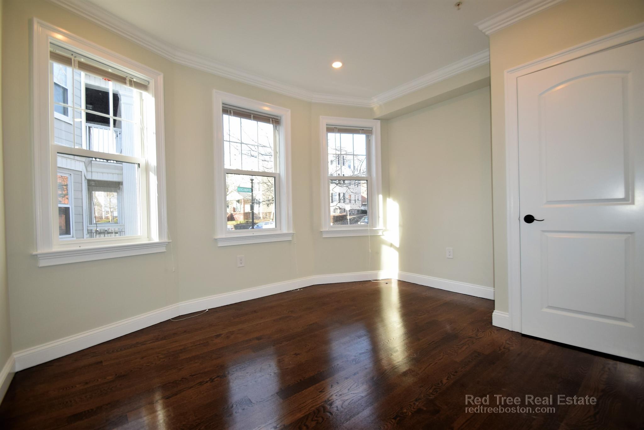 5 bed, 1.5 bath apartment for rent at 490 Washington St Unit RFR, Brighton — photo 4 of 24