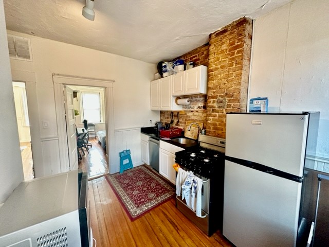 2 bed, 1 bath apartment for rent at 11 Charter St Unit 5, North End — photo 4 of 14