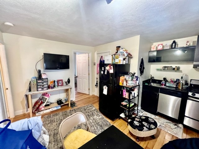 2 bed, 1 bath apartment for rent at 20 Bartlett Pl Unit 5, North End — photo 4 of 9