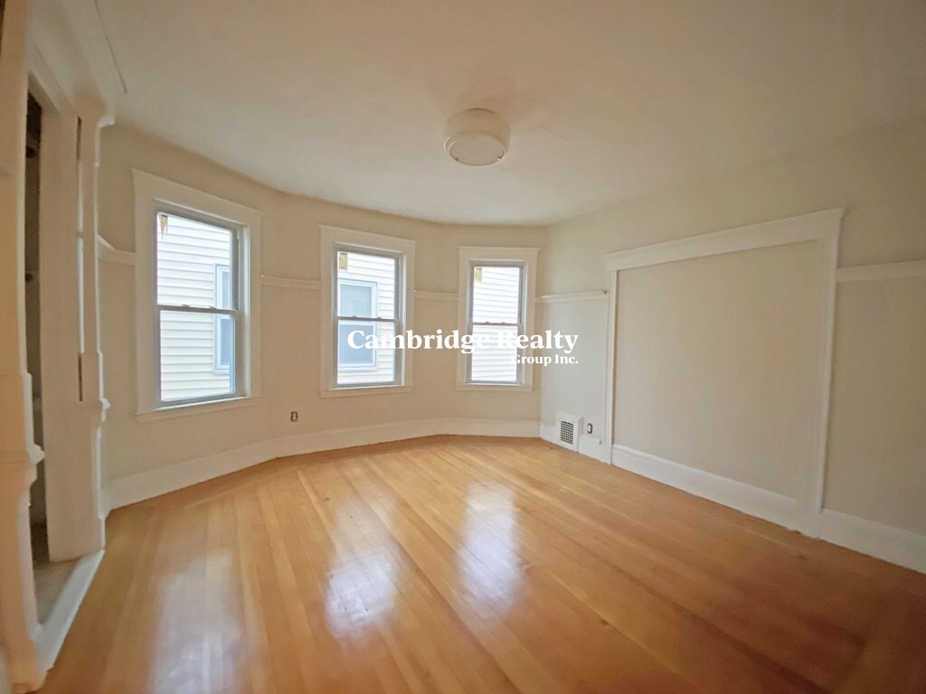 3 bed, 1.5 bath apartment for rent at 339 Allston St Unit 1T, Cambridgeport — photo 4 of 8