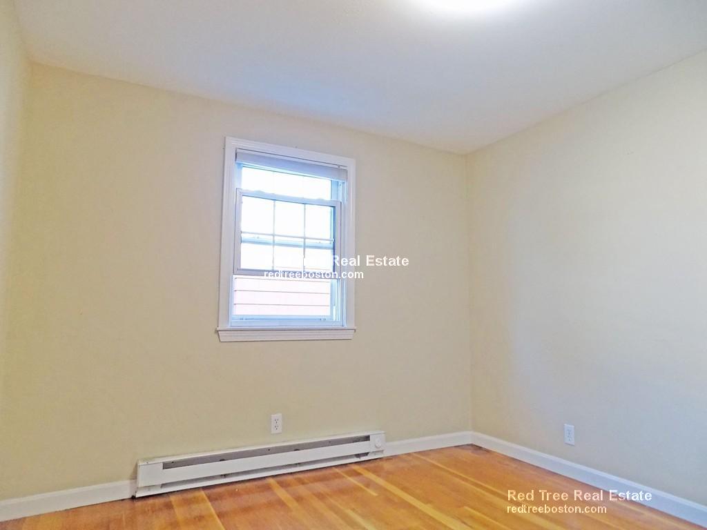 3 bed, 1 bath apartment for rent at 5 Hardwick St Unit Ma, Brighton — photo 2 of 6
