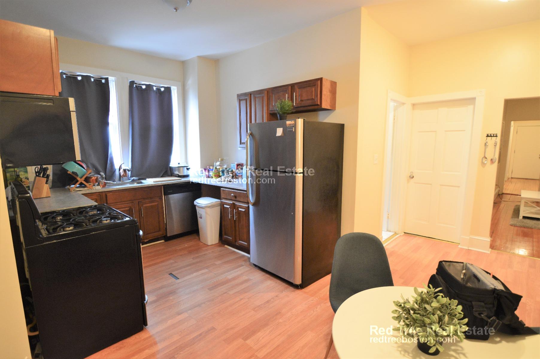 4 bed, 1 bath apartment for rent at 45 Meridian St Unit 1, East Boston — photo 4 of 6