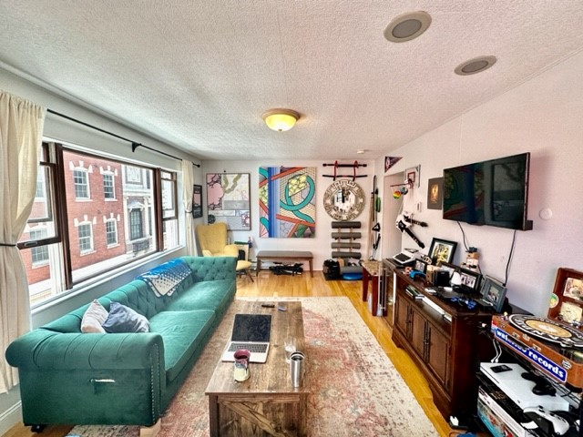 3 bed, 1.5 bath apartment for rent at 1 Noyes Pl Unit 5, North End — photo 4 of 27