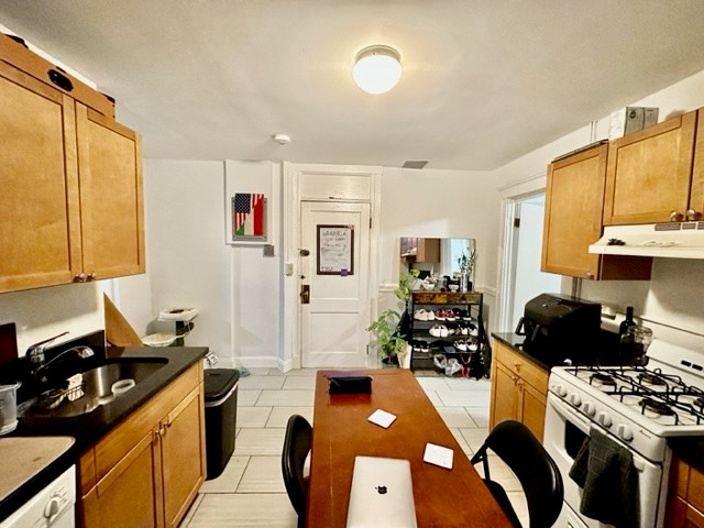 2 split bed, 1 bath apartment for rent at 220 Hanover St Unit 3R, North End — photo 4 of 11