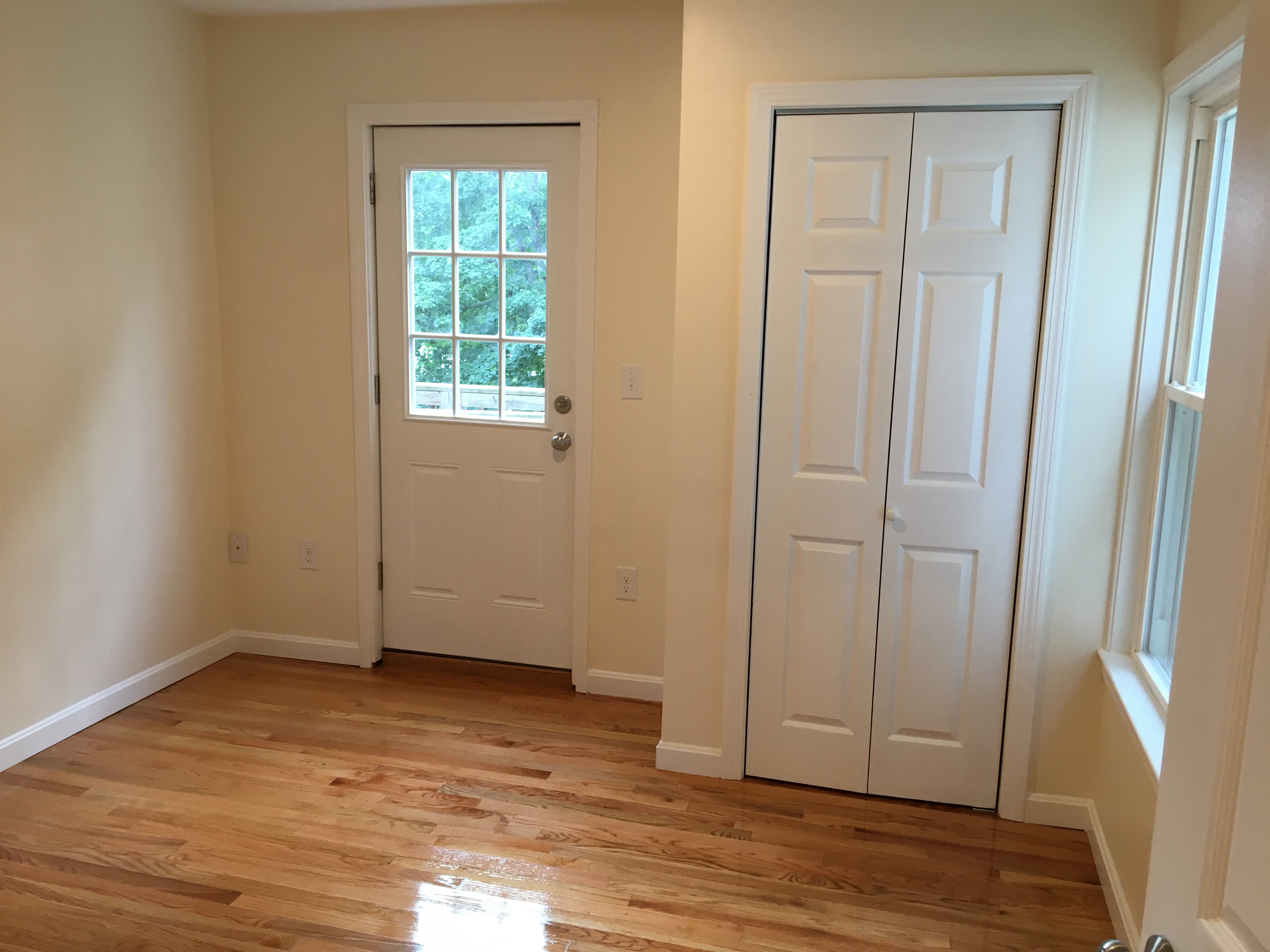 3 bed, 2 bath apartment for rent at 4 Mechanic St Unit 2, Newton — photo 4 of 6