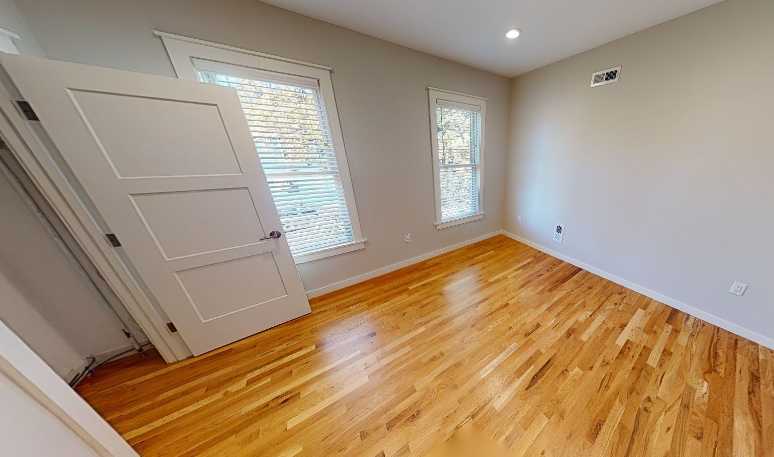 2 bed, 1 bath apartment for rent at 423 Franklin St Unit 2T, Riverside — photo 3 of 10