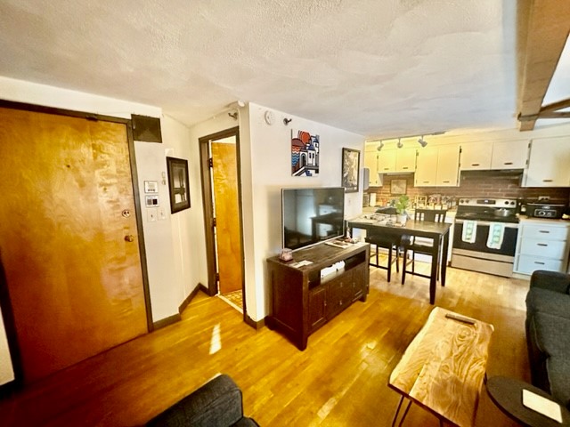 1 bed, 1 bath apartment for rent at 8 Harris St Unit 1, North End — photo 4 of 15
