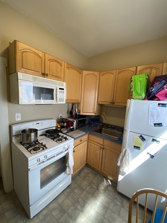 1 bed, 1 bath apartment for rent at 104 W Emerson Unit 1, Melrose — photo 8 of 10