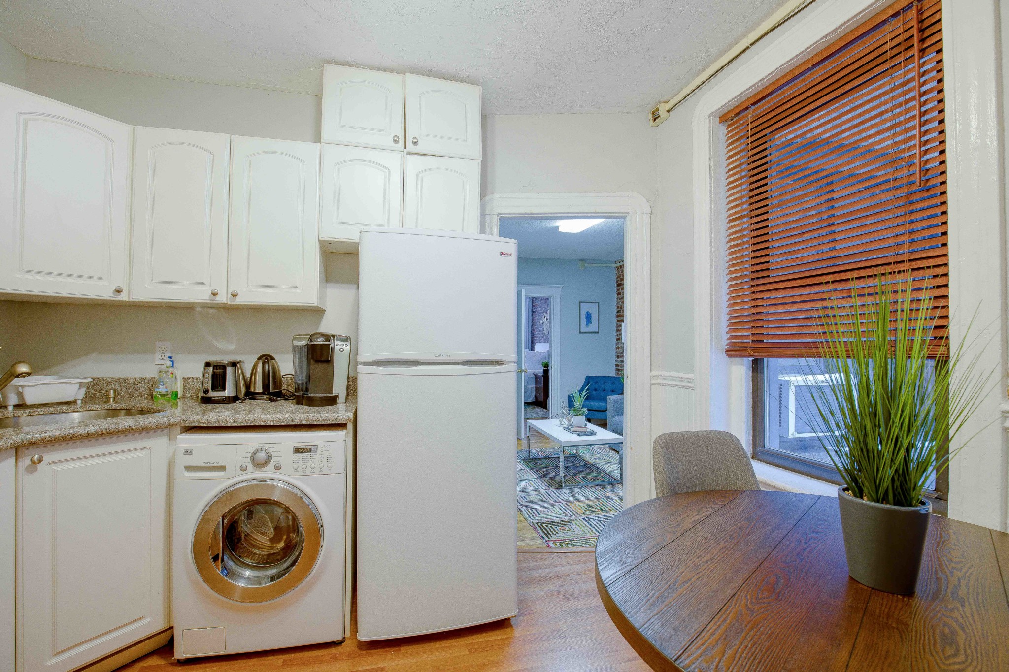 2.5 bed, 1.5 bath apartment for rent at 284 Cambridge St Unit 1, Beacon Hill — photo 4 of 7