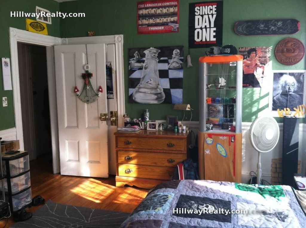 4 bed, 1 bath apartment for rent at 17 Eldora St Unit 3, Mission Hill — photo 4 of 4